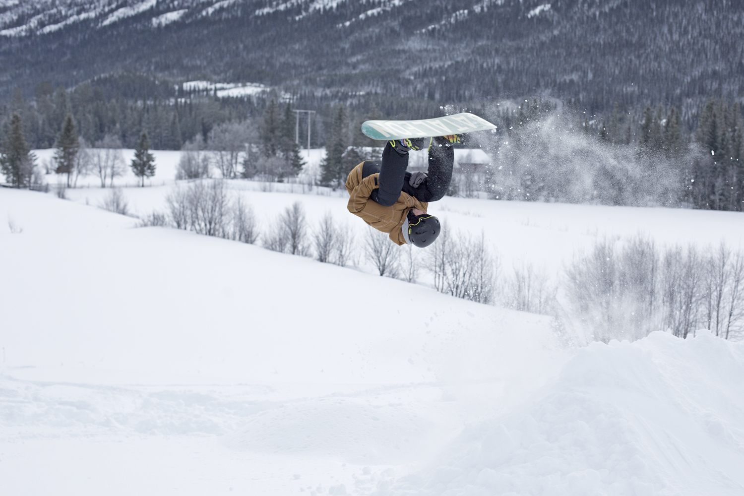 Jens aka skier laver frontflip på snowboard