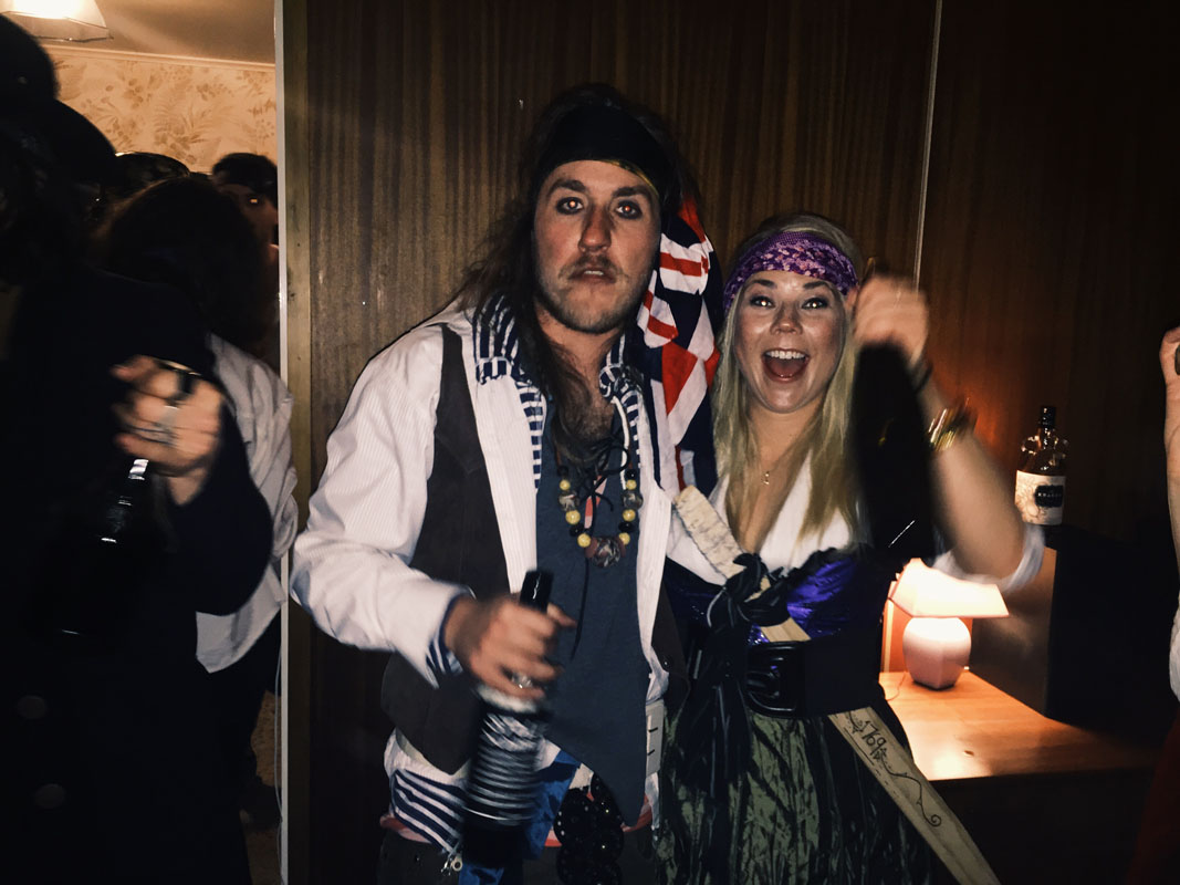 Bradley Marshall og Malin Karlsson gør det eminent som pirater til international pirate day