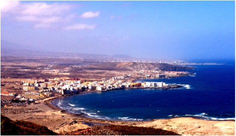 pic. 1- View of El Medano bay, Harbour wall and Cabezo