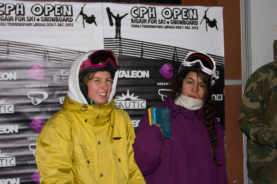 13-snowboard damer-(fra venstre)-Veronika Perko-og-Sonia-Ziegler-[1600x1200]